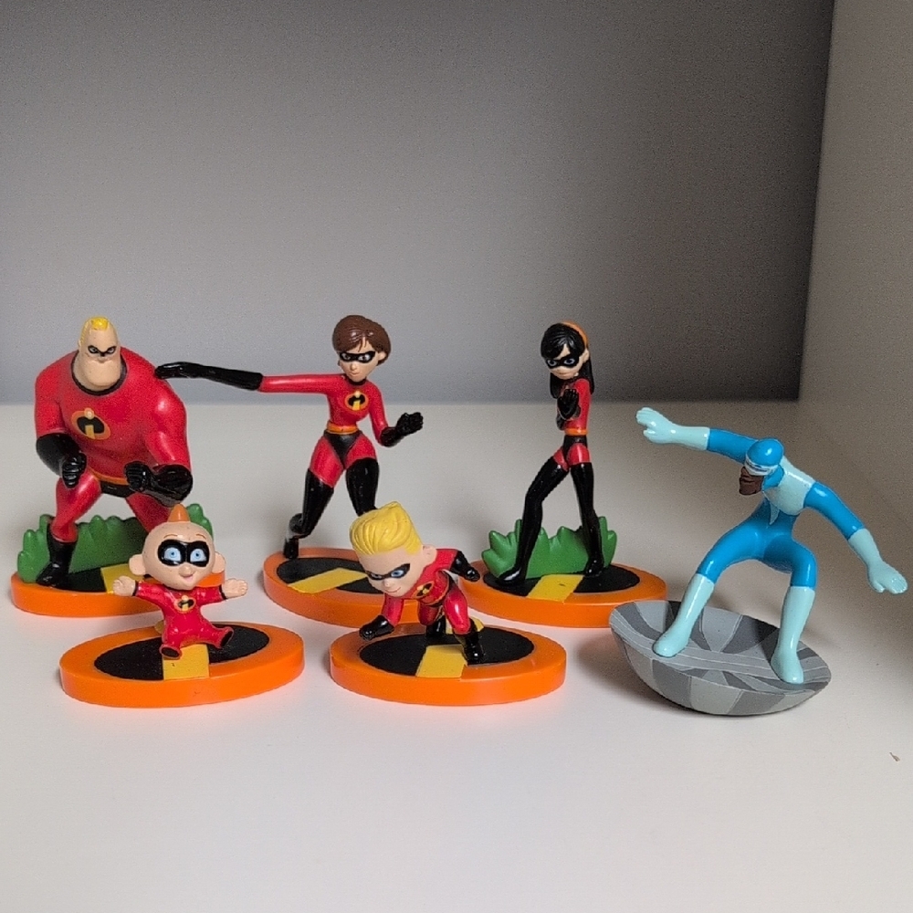 Incredibles Family Set Of 6 Mini Figures/Cake Toppers, Excellent Condition